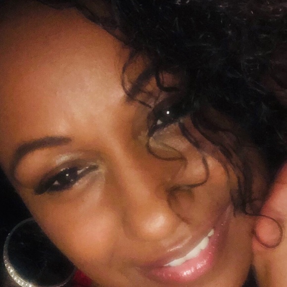 Meet your Posher, Ieishia - Picture 1 of 1